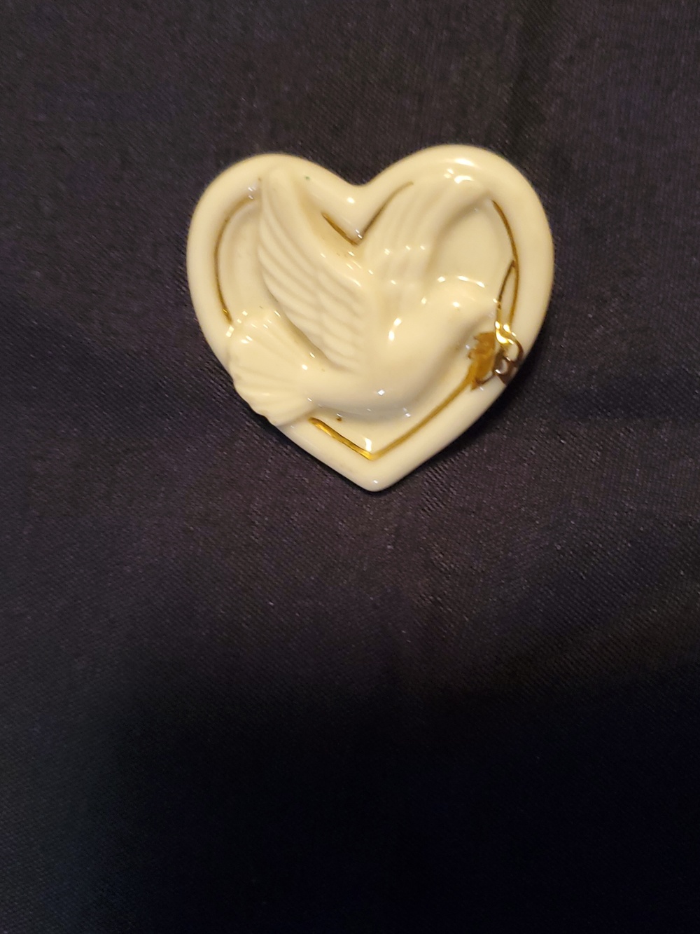 Lenox Peaceful Heart Dove Porcelain Pin Brooch in Ivory and Gold